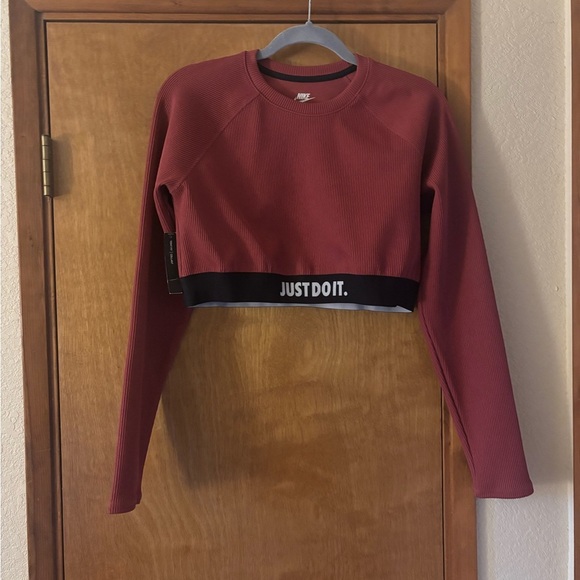 Nike NWT Women's Mauve Long Sleeve Athletic Crop Top - Picture 3 of 9